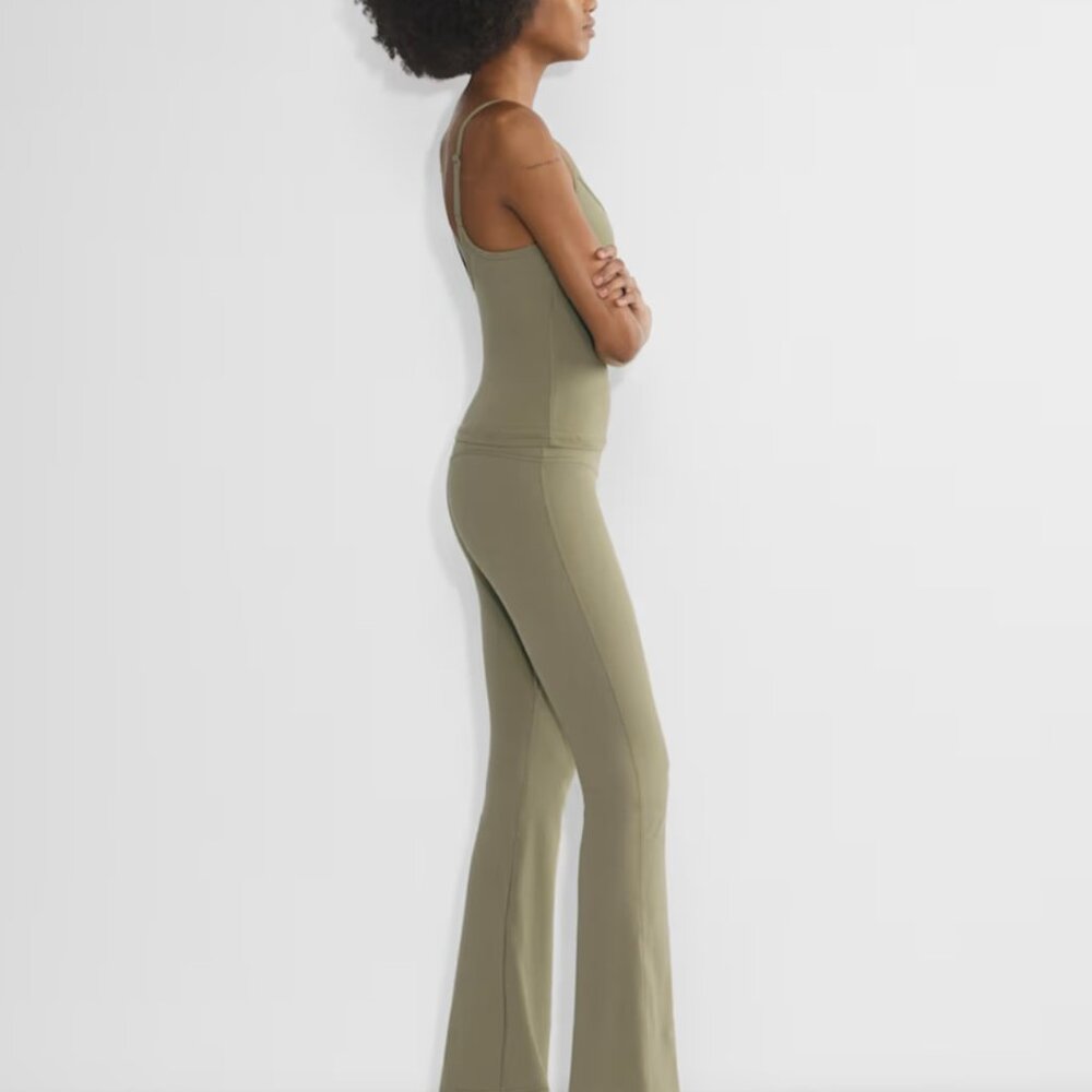 NWT Aritzia GOLDEN BUTTER CHEEKY FLARE 30" Sundried Olive 8 - Picture 3 of 9